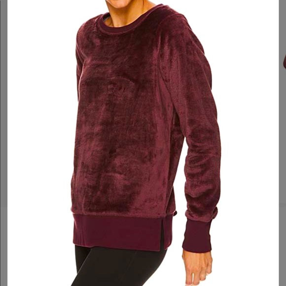 GAIAM Tops - GAiAM super cozy yoga pullover. Size XS runs big